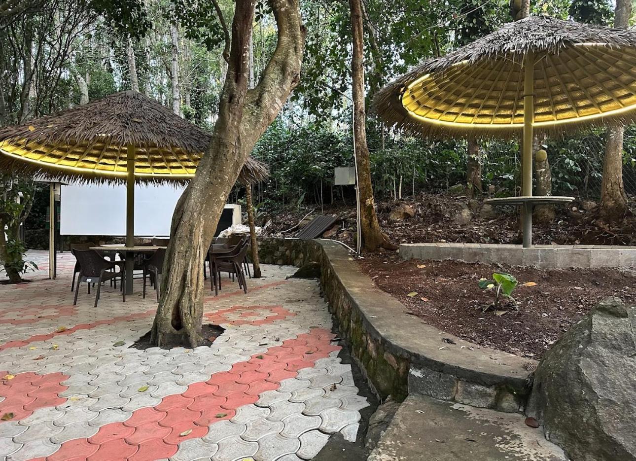 100 Oaks Estate Hotel Yercaud Exterior photo